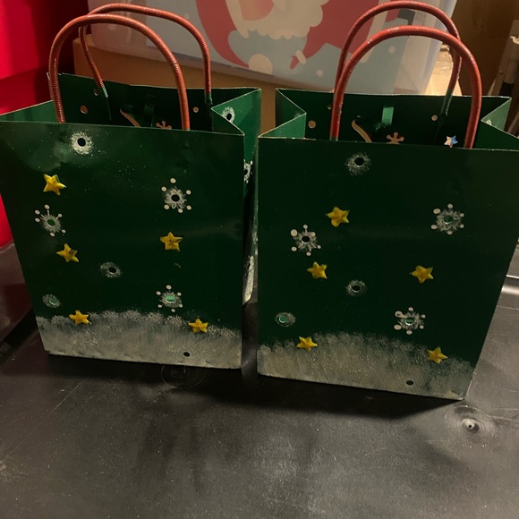 SET OF 2 METAL CHRISTMAS BASKETS - Picture 2 of 2